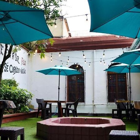 4 Grados Hostal Bed & Breakfast Guatemala City Exterior photo
