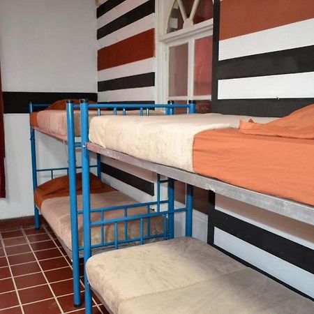 4 Grados Hostal Bed & Breakfast Guatemala City Exterior photo