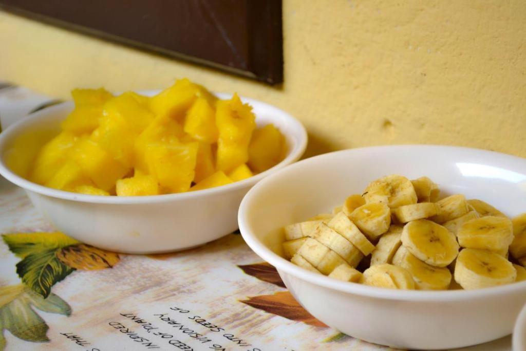 4 Grados Hostal Bed & Breakfast Guatemala City Exterior photo