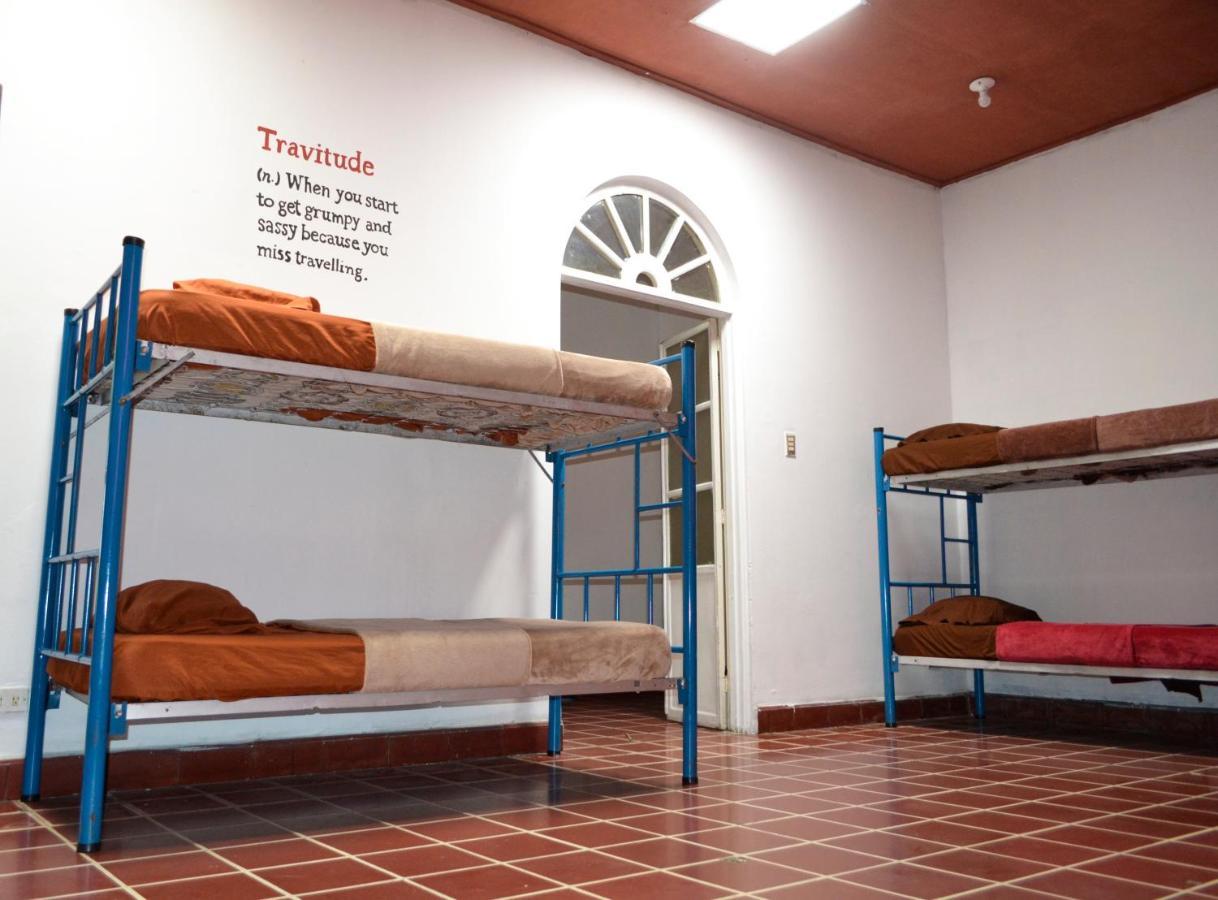 4 Grados Hostal Bed & Breakfast Guatemala City Exterior photo