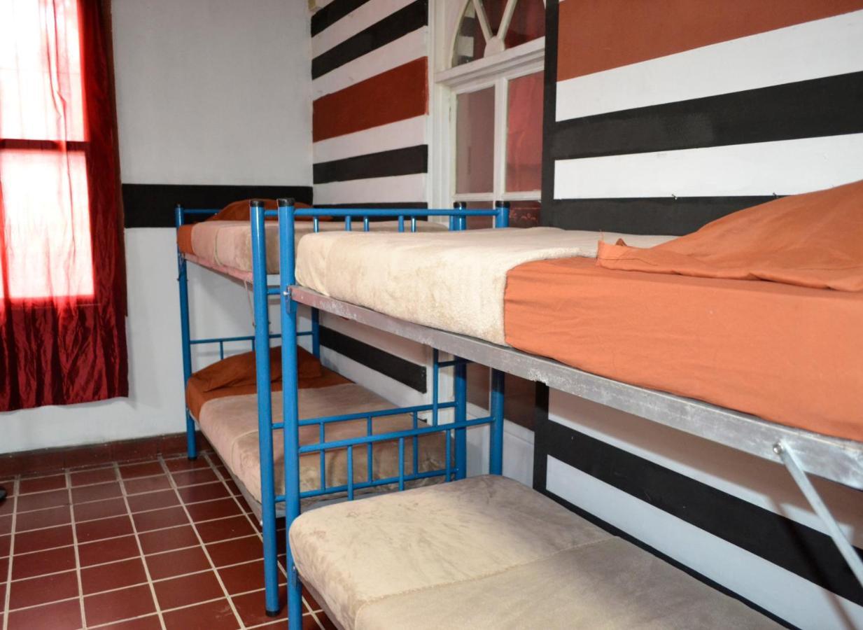 4 Grados Hostal Bed & Breakfast Guatemala City Exterior photo