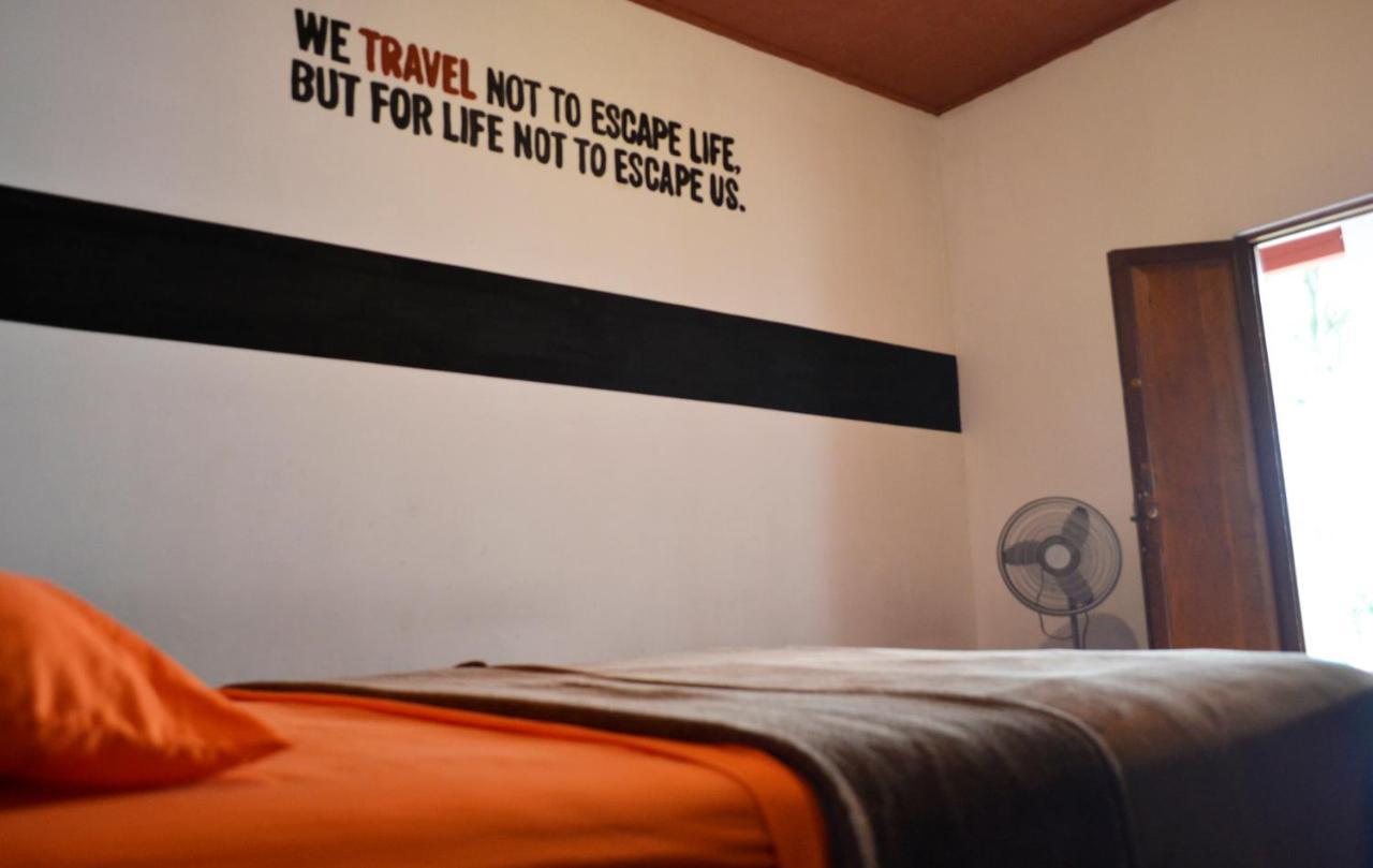 4 Grados Hostal Bed & Breakfast Guatemala City Exterior photo